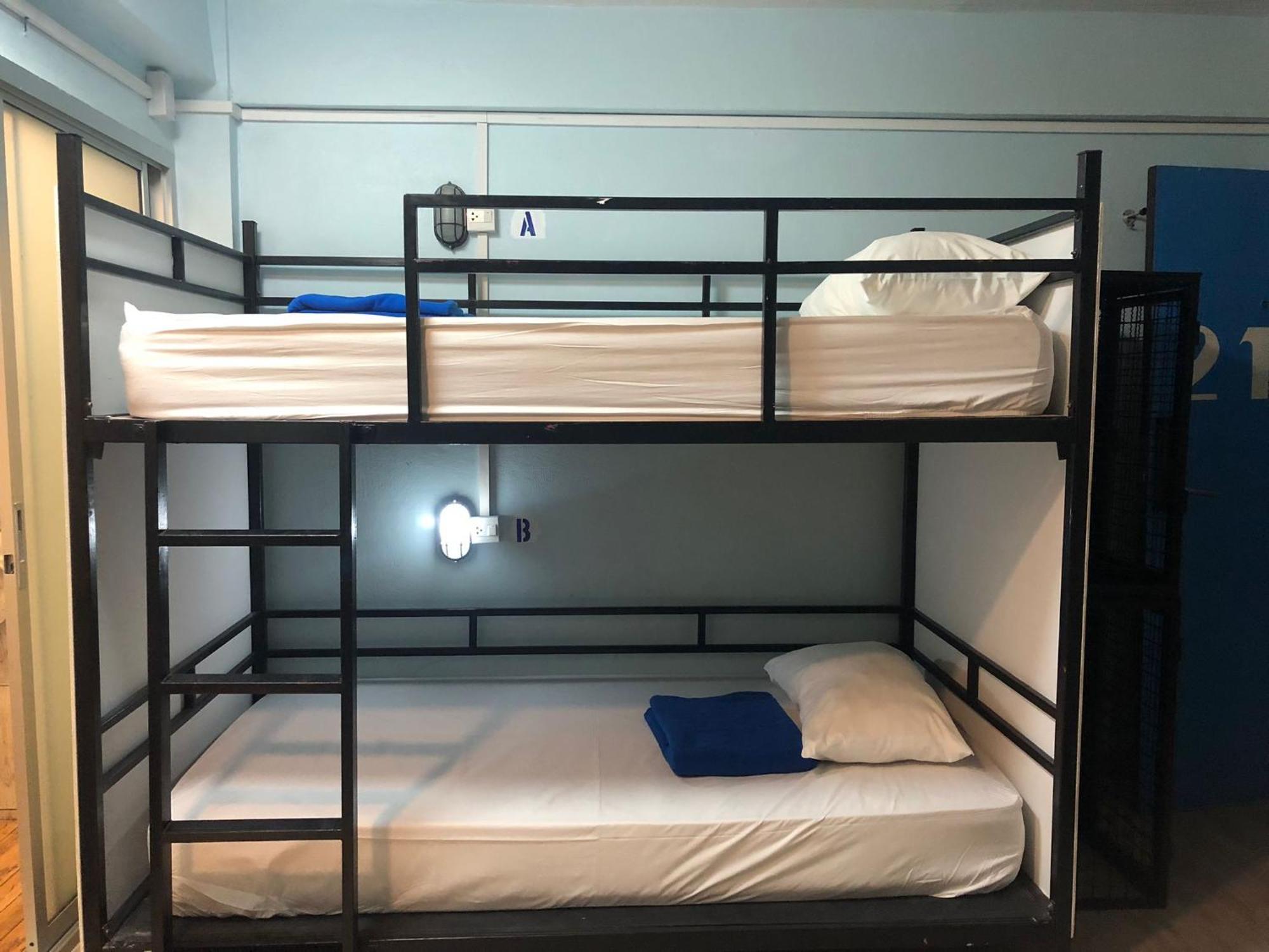 Revolution Khao San By The Bliss Hostel Bangkok Exterior foto
